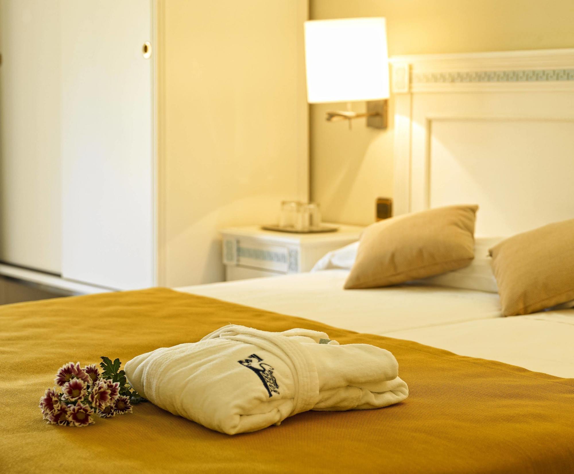 Hotel Bahia Del Sol Санта Понса Екстериор снимка