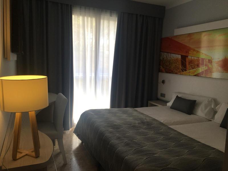 Hotel Bahia Del Sol Санта Понса Екстериор снимка
